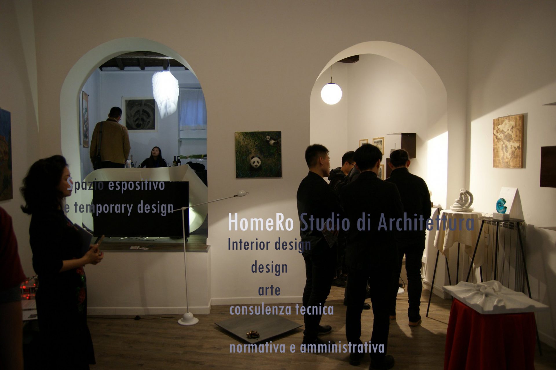 Nella foto si vede lo studio in una delle esposizioni legate all'arte e al design.